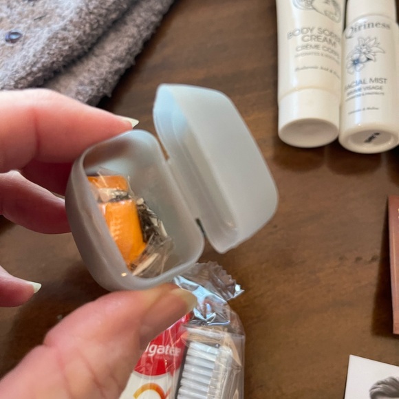 Turkish Airline Hackett London Amenity Bag - Picture 3 of 7